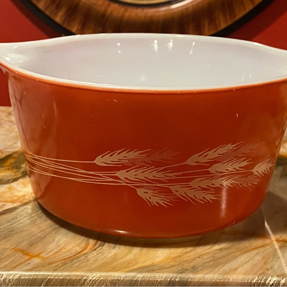 Vintage PYREX dish- 1 qt. Wheat pattern ca. 1978